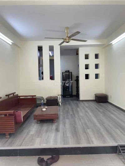 SƯ VẠN HẠNH NGÃ 4 NGUYỄN CHÍ THANH QUẬN 10 - 4 TẦNG HIỆN ĐẠI