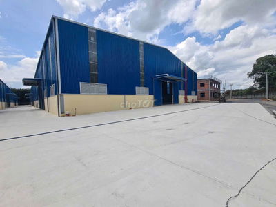 Xưởng Tân Uyên 3.3usd. Khuôn viên: 25.500m, 3 phân xưởng: 5000m