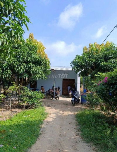 Chính chủ bán mảnh nhà Vườn 2540m2, giá 600 triệu, Ngay UBND Tân Hiệp
