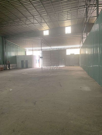 Cho thuê xưởng 600m2.Điện 3 pha.Đường xe tải 8 tấn.Ngã 4 khánh Bình