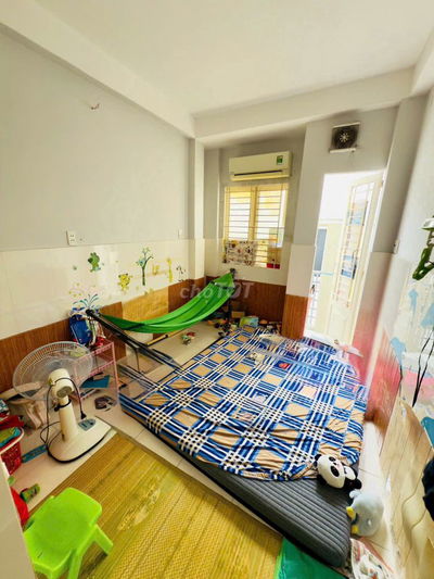 Nhà mới 3 lầu Cao Đạt & Trần Bình Trọng