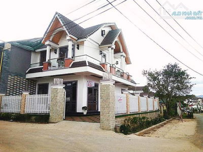 Cho thuê villa sân vườn đà lạt có 6 phòng ngủ đầy đủ nội thất 23 tr/tháng