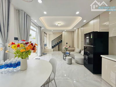Nhà mới vào ở liền - ngay sân bay - Hẻm xe hơi Phổ Quang - DT 4x11m - 2PN - Giá 6,5 tỷ