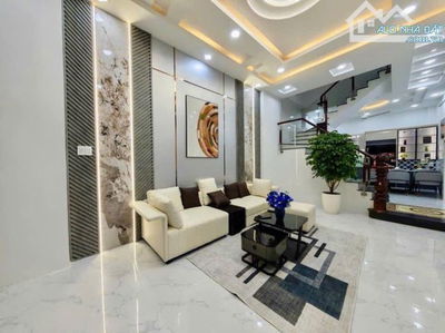 Bán nhà ngay Nguyễn Thị Nhỏ, Quận 11. Giá: 2 tỷ 320tr, sổ hồng riêng, kết cấu 1 trệt 1 lầu