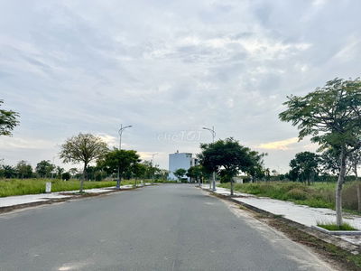 Khách bán gấp thu vốn nền 100m2 đường 24m Biên Hòa New City, 2.1 tỷ