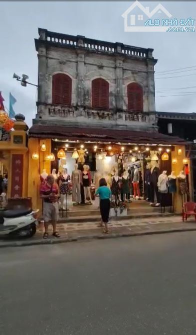 Trung tâm phố cổ. Kinh doanh đa ngành. Nhà chính chủ, đảm bảo hợp tác lâu dài.