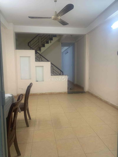 🏠 Nhà nguyên căn Phú Thạnh (7x14m) – 1 lầu, 2PN, 1 kho – chỉ 8tr/tháng