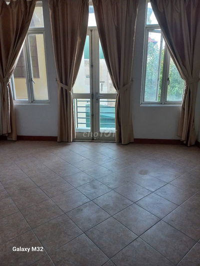 Cần bán nhà riêng ngay sát mặt đường Đại La