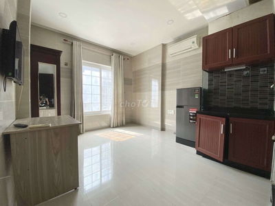 Căn hộ cửa sổ trời full nội thất gần Phan Đăng Lưu, Ngã Tư Phú Nhuận