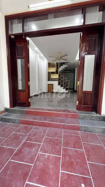 NHÀ DÂN XÂY NGÃ TƯ CỔ LINH-CHỢ THẠCH BÀN 55M 4T-4 NGỦ ÔTÔ ĐỖCỬA 8.5TỶ