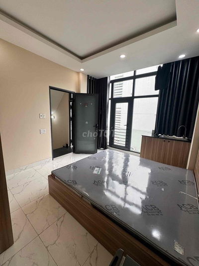 Studio cửa sổ trời gần Giao thông vận tải, ngoại thương, Hutech