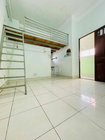 Phòng thoáng Có Gác cao , rộng , khu an ninh