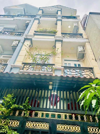 NHÀ 4 TẦNG - 4PN + Sân Thượng— HẺM 6M