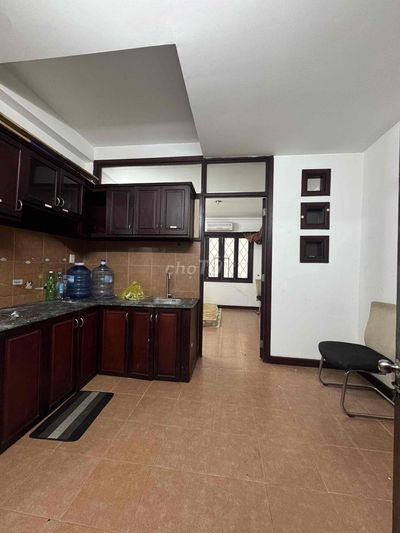 Cho thuê CHDV có 1 PN riêng, 45m2, nội thất cơ bản, ngay Vinhome