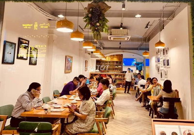 CHO THUÊ MẶT BẰNG 1 TRỆT 1 LẦU 5.5X20M NGAY MẶT TIỀN QUẬN 1