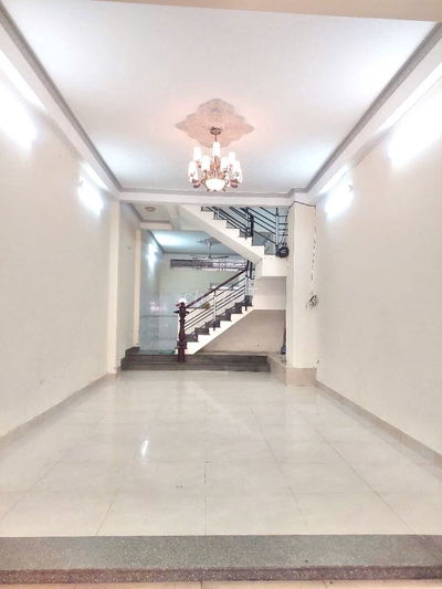 Nhà lê văn quới 4x17 1 lầu 3 phòng hẻm 8m ô tô đậu thoải mái
