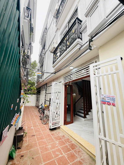 - Nhà mới xây, đường long châu miếu, phường chương mỹ hà nội