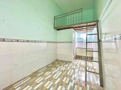 Phòng Trọ Dưới Trệt Sẵn Máy Lạnh Cách Đại Học 10p Đi Xe - Bảo Vệ 24/7