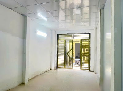 Phòng 30m2 trống ở ngay ra vô tự do 11h30 tối bảo vệ đóng cửa an ninh