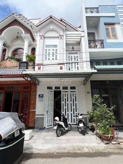 Nhà 4pn 3 máy lạnh KDC Đại học Y Dược