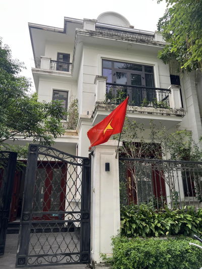 Chủ cần bán gấp - Biệt thự dãy C Ciputra - Mặt đường đôi 30m - view trường học - 200m2 Giá 79 tỷ TL