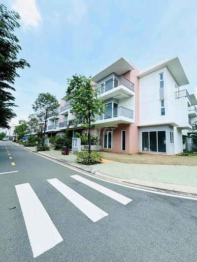 NHÀ LIỀN KỀ DRAGON VILAGE VIEW HỒ 102M2 SỔ TRAO TAY