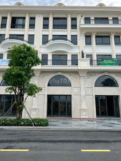 CHo thuê tòa nhà văn phòng Phố đi bộ KDT Vạn Phúc city giá 63tr