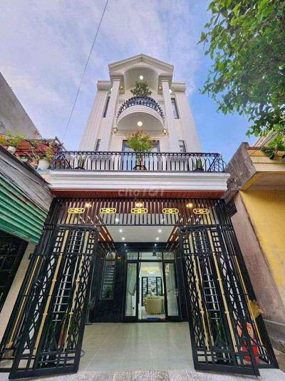 Bán nhà 3 tầng đường LÊ VĂN THỊNH đứng trước nhà nhìn thấy Biển