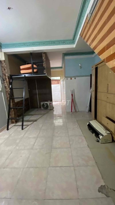 Phòng trệt rộng 45m2 có giếng trời phía sau thoáng mát