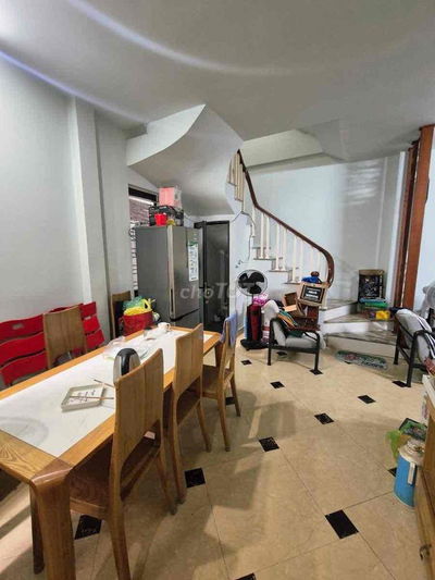 BÁN NHÀ TRƯƠNG ĐỊNH GẦN OTO NGÕ BA GÁC KHUNG CỘT CHẮC CHẮN Ở LUÔN