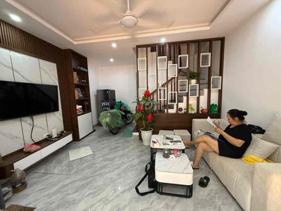BÁN NHÀ ĐẸP TÂN MAI OTO ĐỖ CỔNG TIỆN ÍCH BẠT NGÀN