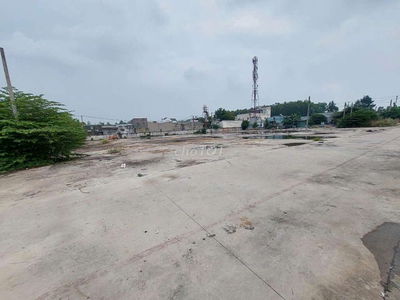 Cho thuê 1 hét ta đất+ 2000m2 xưởng.Phù hợp làm bãi công.Nam Tân Uyên