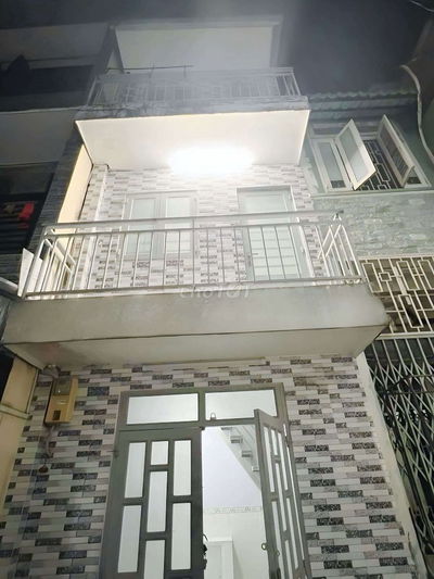 Cho thuê nhà Lý thái tổ, Q10, giá 7tr, 2pn 2wc, có sẵn 2 máy lạnh