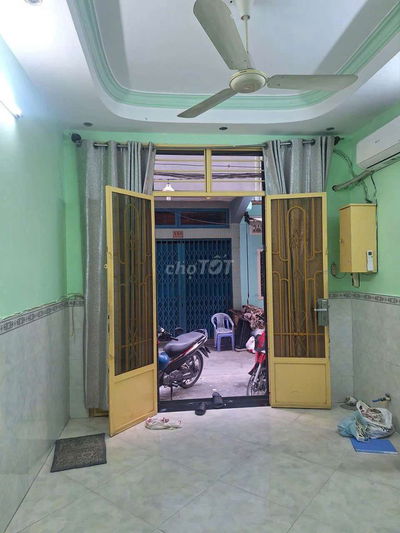 Cho thuê nhà ngay NGUYỄN THIỆN THUẬT, Q3, giá 13tr, 2pn 3wc, NT cơ bản