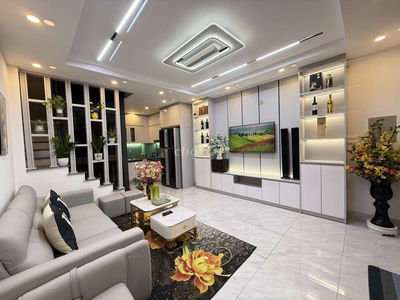 Giải Phóng- 6 tầng thang máy- 33m²- nhà đẹp ở ngay