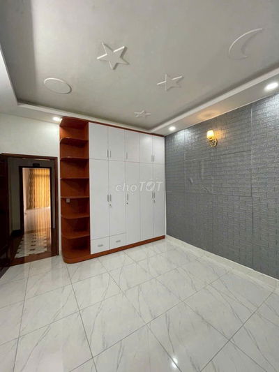 BÁN nhà SHR Dương Bá Trạc q8 61m2 giá 1TY250tr Khu an ninh ở tốt