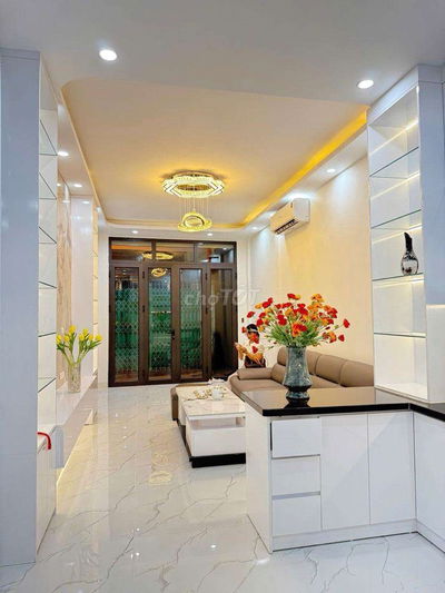 Giảm ngay 800tr! Nhà đẹp phố Hoàng Cầu, 45m*5T, thang máy, 20m ra phố
