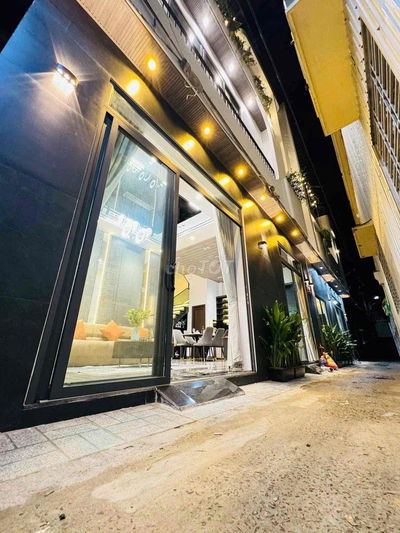 NHÀ ĐẸP 3 TẦNG 3 MÊ 2 MẶT KIỆT HOÀNG DIỆU SÁT ĐƯỜNG OTO