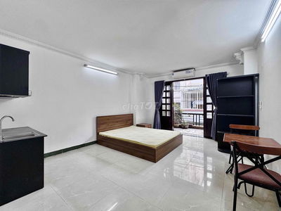 Căn hộ CC full nội thất mới có BAN CÔNG lớn kế BV Thống Nhất 7 Hiền