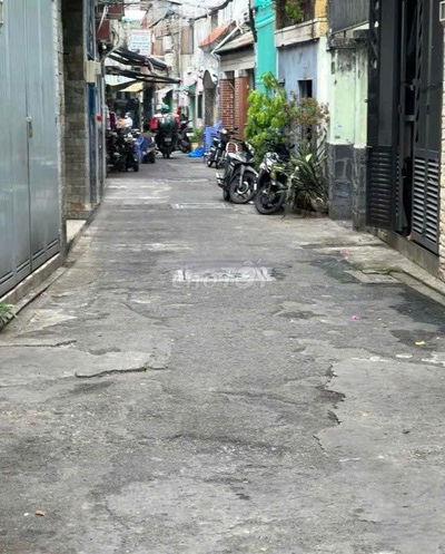 Nhà Lý Thường Kiệt 3 lầu 4 Phòng Ngủ Sẵn máy lạnh