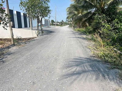 Đất 1000m2 có 200m2 thổ chỉ 1 tỷ 399tr, Bến Lức