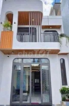 CẦN BÁN NHÀ VỊ TRÍ MẶT TIỀN ĐƯỜNG