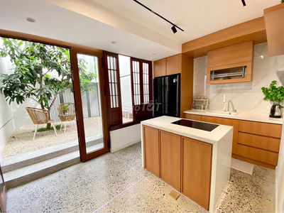CHO THUÊ NHÀ SÂN VƯỜN RẤT XINH 2PN ĐƯỜNG GẦN MINH MẠNG, BIỂN SƠN THỦY