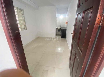 Phòng Giá Rẻ Cửa Sổ trời-Máy lạnh-Tủ Đồ_Ngay Sân Bay Tân Sơn Nhất