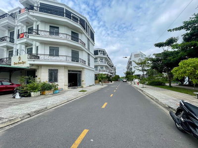 Nhà 3 Lầu Đường 12m Full Nội Thất Có Công Viên Bảo Vệ 24/24