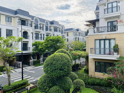 Biệt thự góc 2 mặt tiền. DT 456m2 sàn. Căn đẹp nhất dự án. Sân vườn rộng rãi.Sổ hồng sẵn,giá 32 tỷ