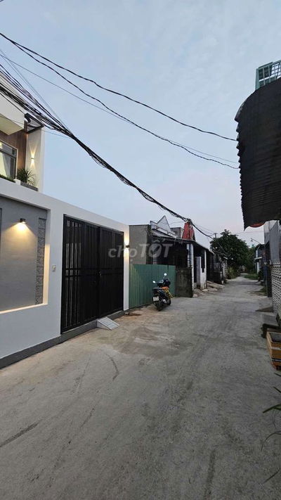 Nhà trêt lầu gan xã my hanh nam long an