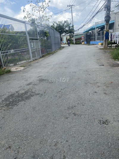 Bán đất Bình Chánh 102m2 thổ giá 2ty950tr gần cầu Ông Thìn, sổ sẵn