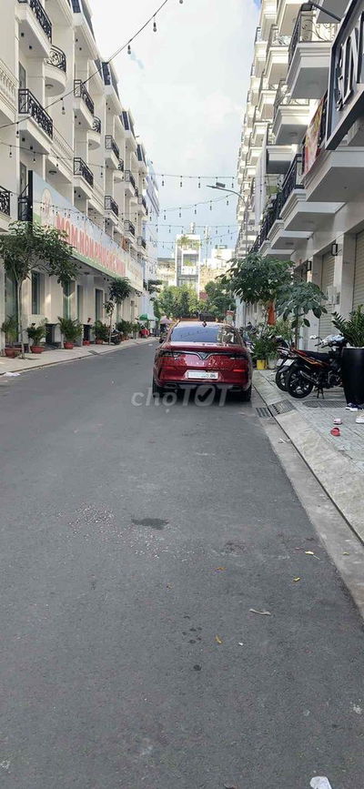 nhà 4,5x26m, 1 lầu trống suốt hẻm xe tải Độc Lập