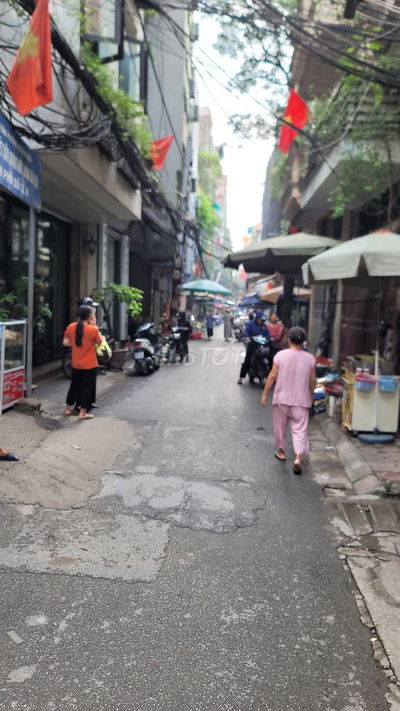 Cần cho thuê căn nhà 3 tầng đầu ngõ phố Kim Hoa